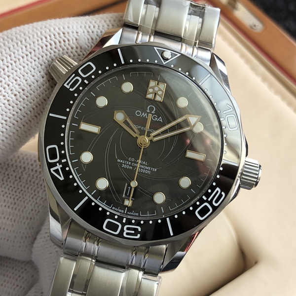 オメガ時計側面デザイン